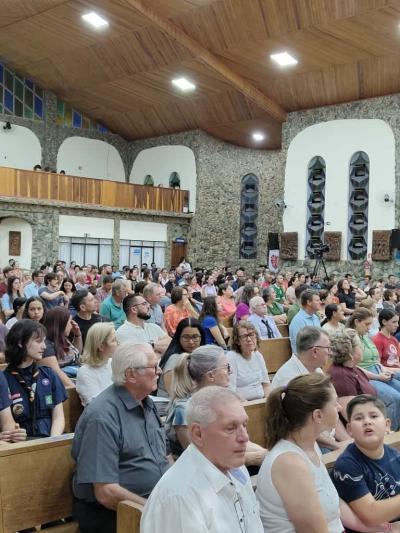 3º Dia da Novena reúne centenas de devotos no Santuário Nossa Senhora Aparecida Celebração foi presidida pelo Padre Aroldo Shinemann Filho e marcada por fé
